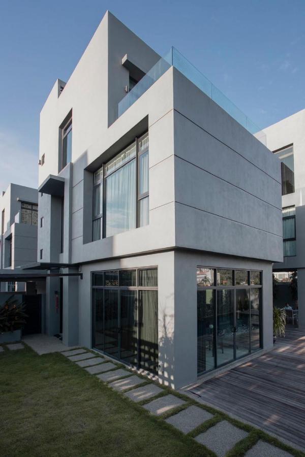 Lavanya H Villa 12A Luxury Bungalow With Private Swimming Pool H 豪华泳池别墅 بانتايْ تْشينانغ المظهر الخارجي الصورة